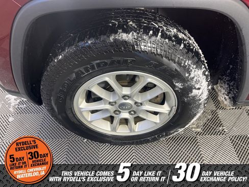 Used 2018 Jeep Grand Cherokee Laredo image 14