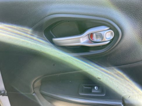 Used 2016 Jeep Cherokee Limited image 17