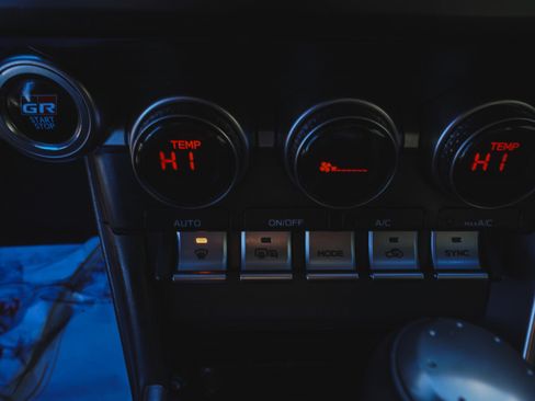 Used 2025 Toyota GR86 Premium image 17