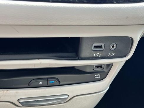 Used 2019 Chrysler Pacifica Touring-L Plus FWD image 29