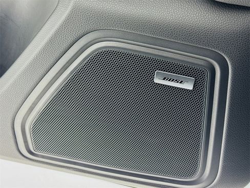 Certified 2025 Porsche Macan image 12