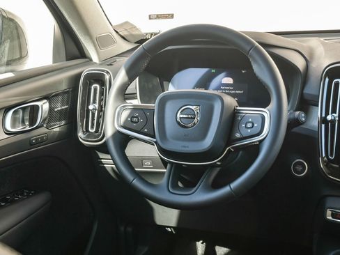 Certified 2025 Volvo XC40 B5 Ultra w/ Climate Package image 15