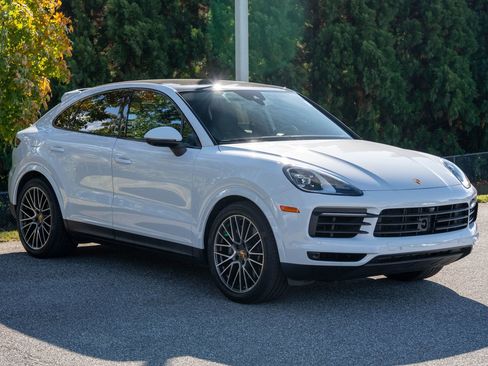 Certified 2023 Porsche Cayenne Coupe image 9