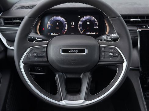 New 2025 Jeep Grand Cherokee Altitude image 11