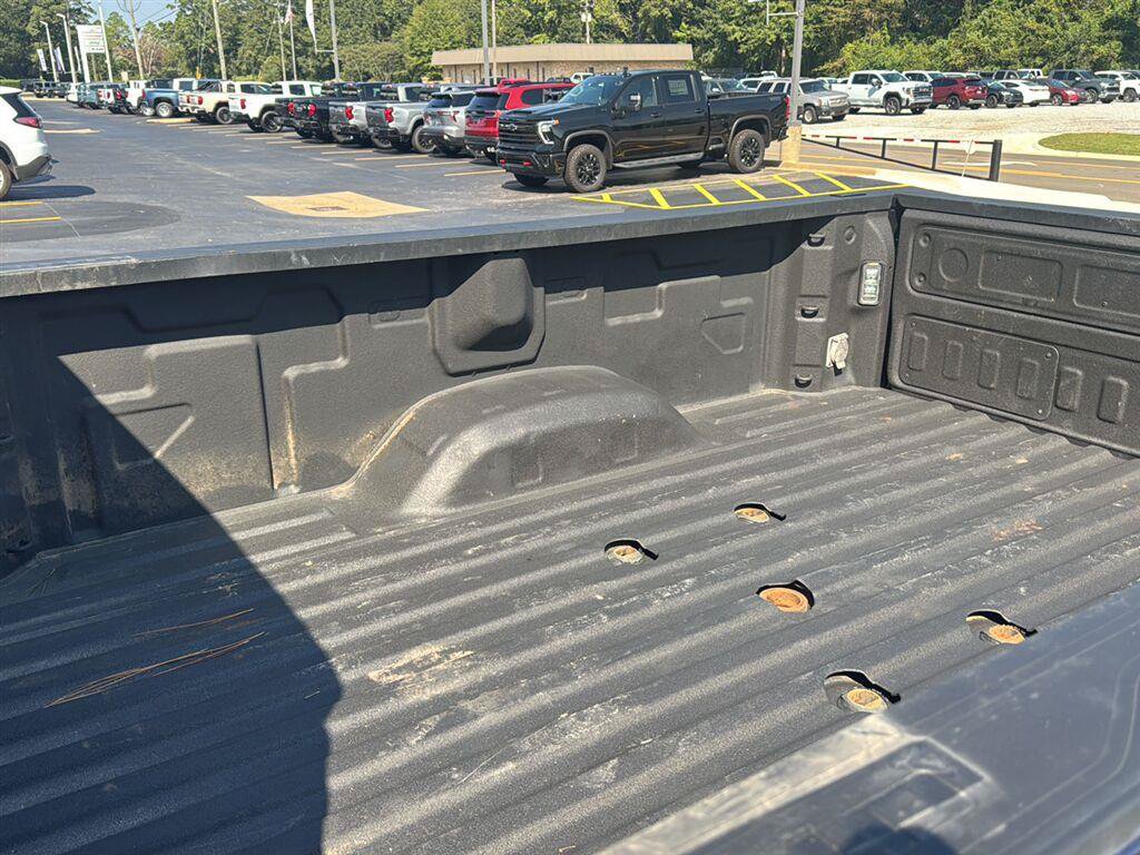Used 2022 Chevrolet Silverado 3500 High Country w/ Safety Package II AWD/4WD image 5