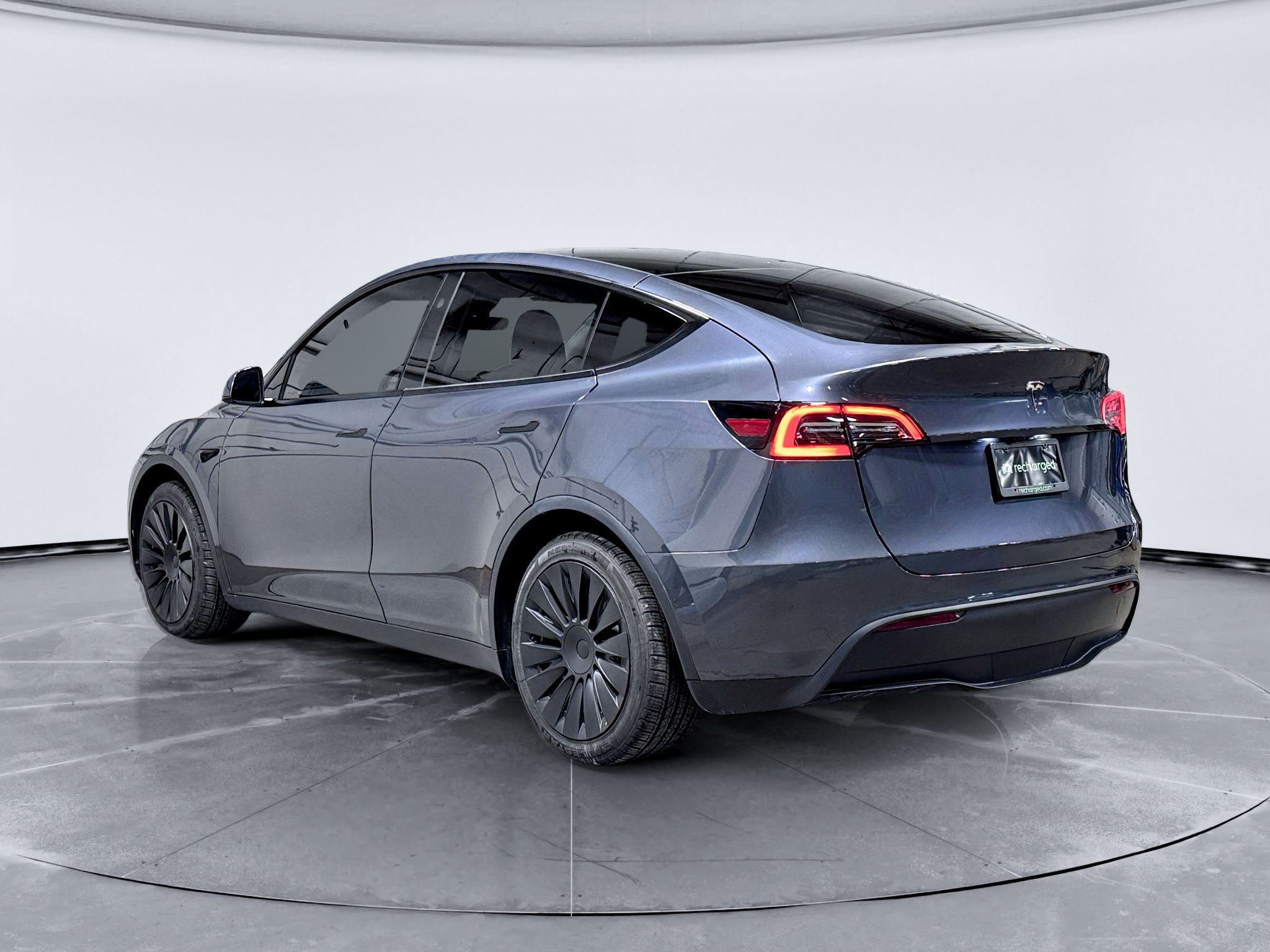 Used 2023 Tesla Model Y Long Range AWD/4WD image 2