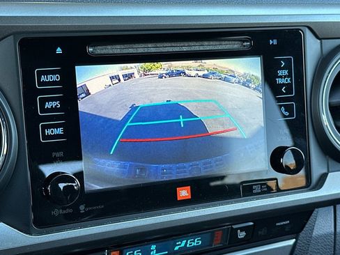 Used 2016 Toyota Tacoma Limited w/ Towing Package image 17