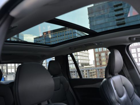 Used 2021 Volvo XC90 T6 Inscription w/ Protection Package Premier image 12