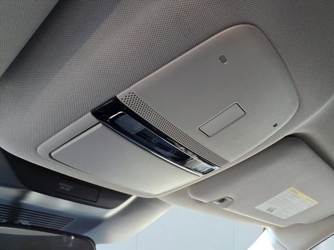 Used 2025 Nissan Murano SV image 17