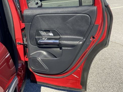 Used 2021 Mercedes-Benz GLA 250 w/ Premium Package image 27