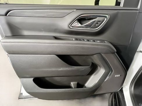 Used 2024 GMC Yukon XL SLT w/ SLT Luxury Package AWD/4WD image 32