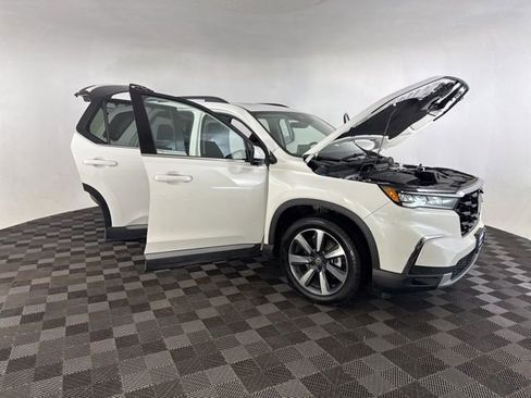 Certified 2025 Honda Pilot Elite image 16