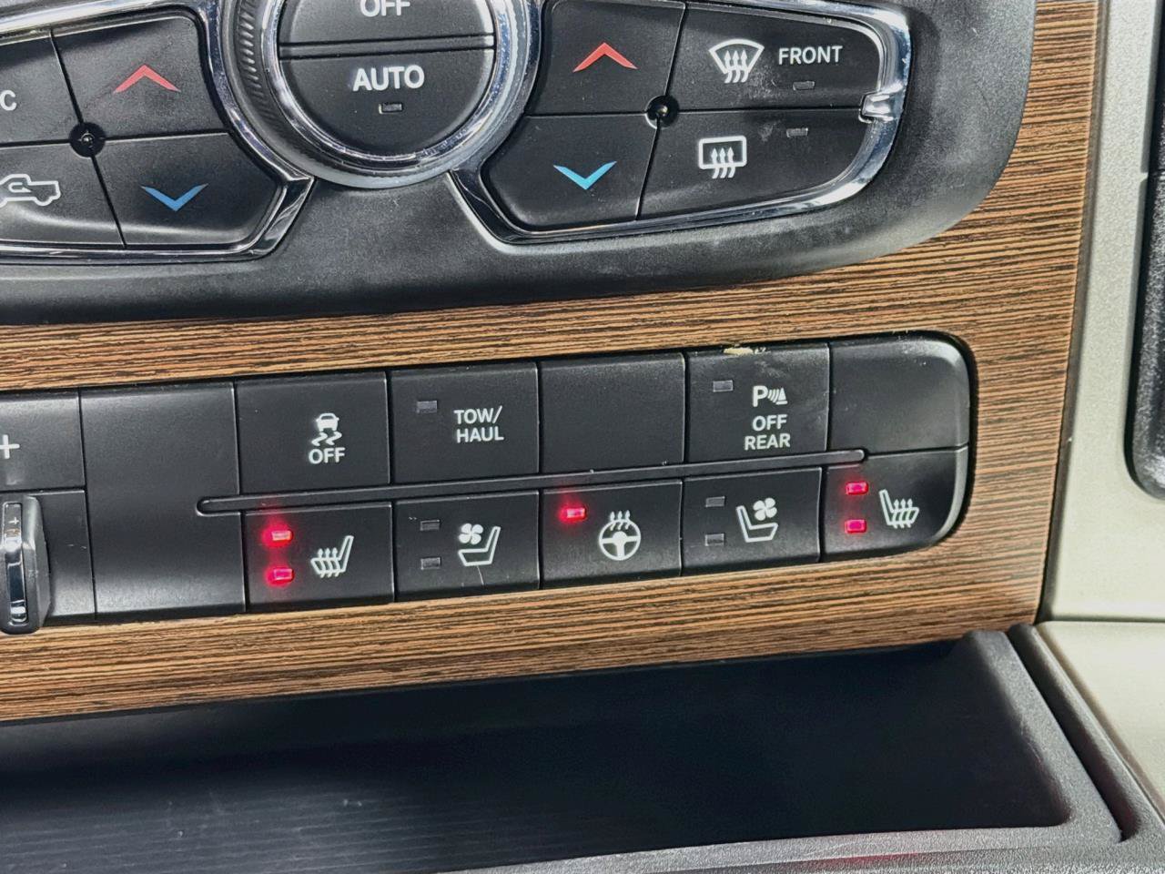 Used 2017 RAM 1500 Laramie w/ Convenience Group AWD/4WD image 18