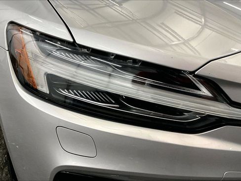 Used 2022 Volvo S60 B5 Momentum w/ Advanced Package image 27