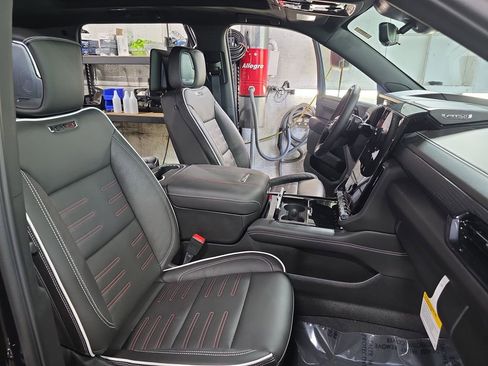 New 2026 GMC Yukon AT4 Ultimate AWD/4WD image 10