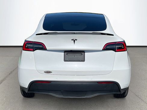 Used 2021 Tesla Model Y Long Range image 6