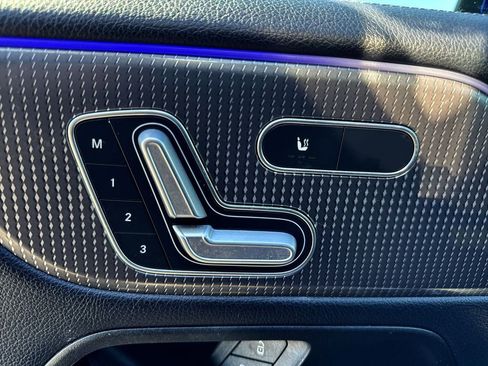 Used 2021 Mercedes-Benz GLB 250 GLB 250 w/ Premium Package image 12