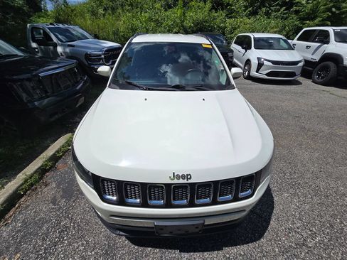 Used 2018 Jeep Compass Latitude w/ Popular Equipment Group AWD/4WD image 13