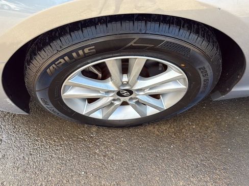 Used 2015 Hyundai Sonata SE w/ Option Group 09 FWD image 29