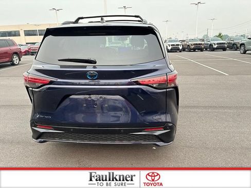 Used 2025 Toyota Sienna XSE w/ XSE Plus Package AWD/4WD image 10