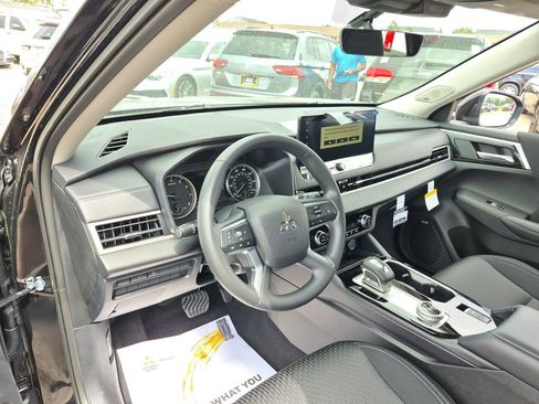 New 2026 Mitsubishi Outlander ES FWD image 9