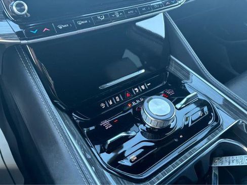 Used 2022 Jeep Wagoneer Series III w/ Premium Group I image 21