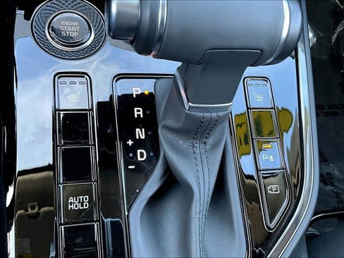 Used 2024 Kia Niro EX Touring image 24