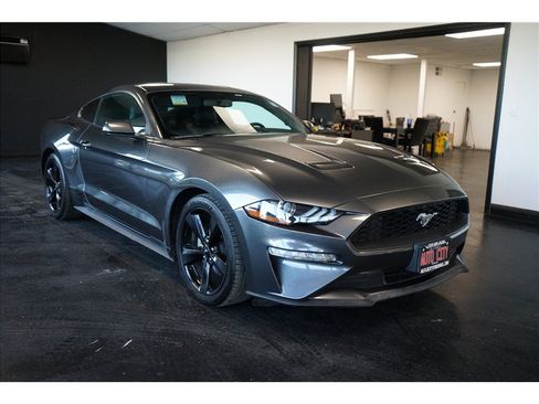 Used 2020 Ford Mustang Coupe RWD image 9