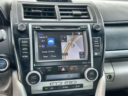 Used 2014 Toyota Camry XLE image 18