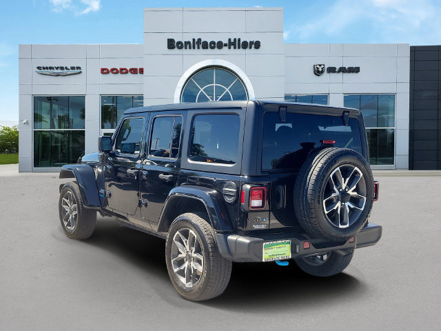 Used 2024 Jeep Wrangler Unlimited AWD/4WD image 3