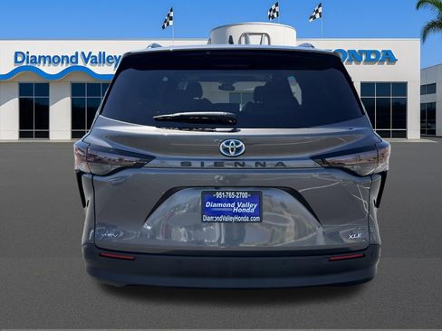 Used 2025 Toyota Sienna XLE FWD image 5