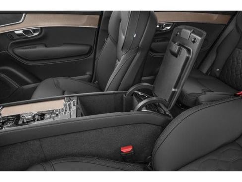 Used 2025 Volvo XC90 B6 Plus AWD/4WD image 14