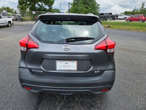 Used 2019 Nissan Kicks SR w/ SR Premium Package FWD image 6