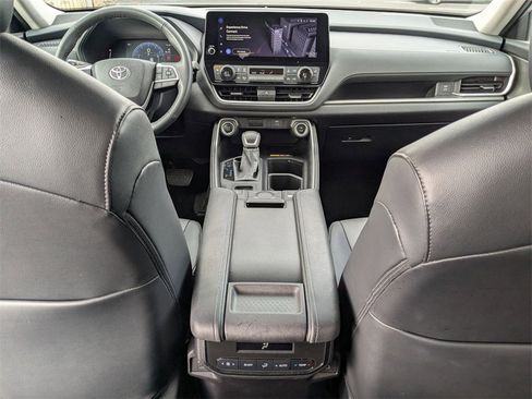 Used 2025 Toyota Grand Highlander AWD image 35