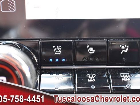 Used 2025 Chevrolet Colorado Z71 w/ Technology Package AWD/4WD image 39