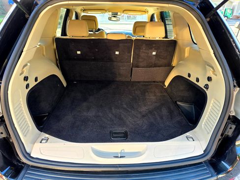 Used 2017 Jeep Grand Cherokee Laredo w/ Quick Order Package 23E image 13