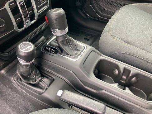 New 2025 Jeep Gladiator Sport image 16