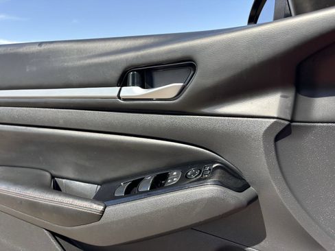 Used 2024 Nissan Altima 2.5 SR FWD image 22