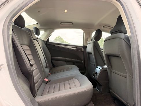 Used 2019 Ford Fusion SE FWD image 15