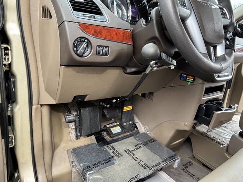 Used 2012 Chrysler Town & Country Touring-L w/ Trailer Tow Group image 30