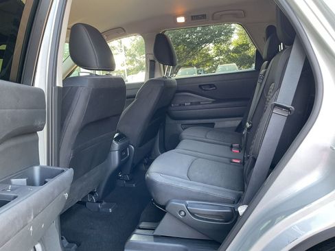 Used 2025 Nissan Pathfinder SV FWD image 11