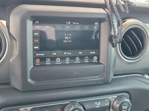 Used 2023 Jeep Gladiator Sport AWD/4WD image 31
