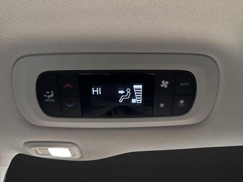 Used 2024 Chrysler Pacifica Limited w/ Trailer Tow Group image 34