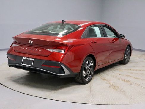 Certified 2025 Hyundai Elantra SEL image 16