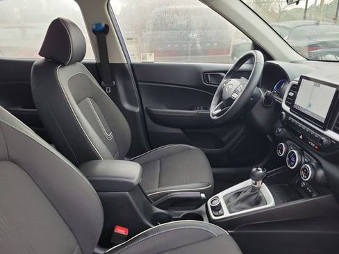 Used 2025 Hyundai Venue Limited image 35