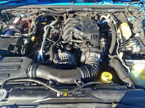 Used 2017 Jeep Wrangler Unlimited Sahara w/ Connectivity Group image 27