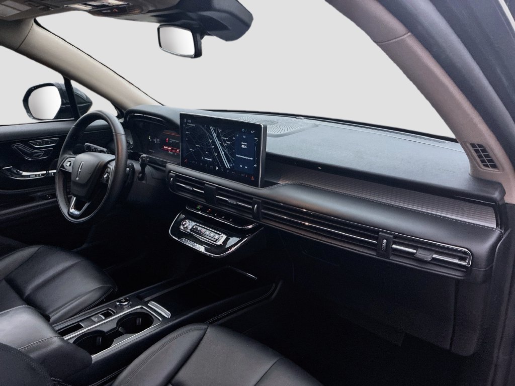 Used 2025 Lincoln Corsair AWD image 28