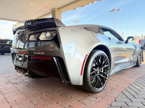 Used 2015 Chevrolet Corvette Z06 w/ 3LZ Preferred Equipment Group RWD image 19