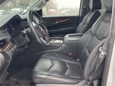 Used 2018 Cadillac Escalade Luxury w/ LPO, Radiant Package image 8