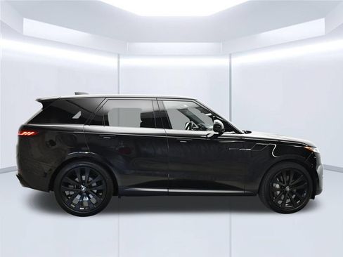 Used 2025 Land Rover Range Rover Sport SE AWD/4WD image 6